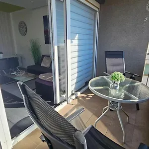 Guver Balcony & Garage Apartment